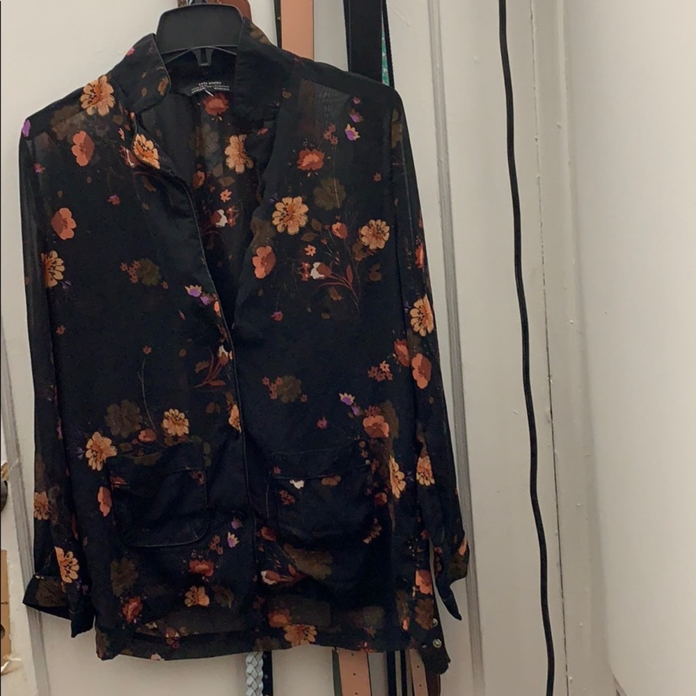 ZARA WOMAN BUTTON UP